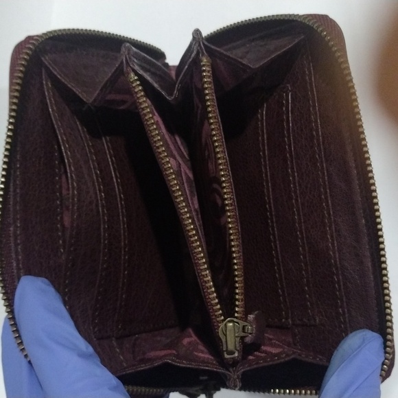 IBIZA Round Zipper Leather Wallet - Card, Bills & Coin Compartments 6 x 4 inches - Picture 10 of 11